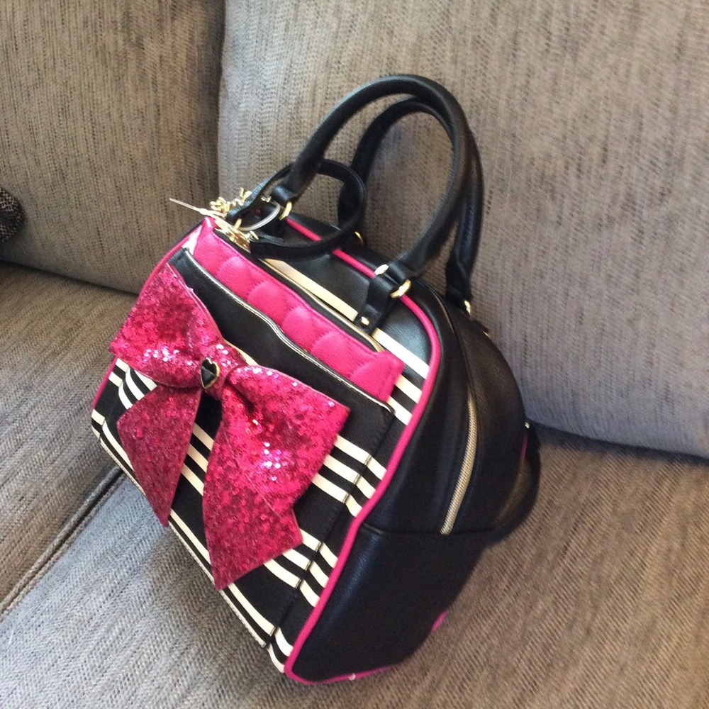 Betsy Johnson Bow Pouch Dome Shoulder Bag New - Picture 8 of 8